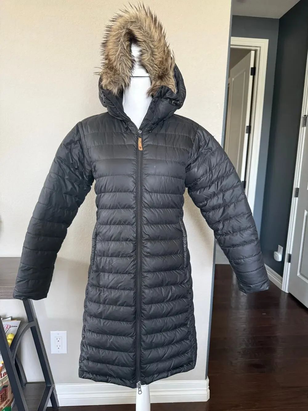Fjallraven Ovik Down Parka Faux Fur Hood Women’s Small Black